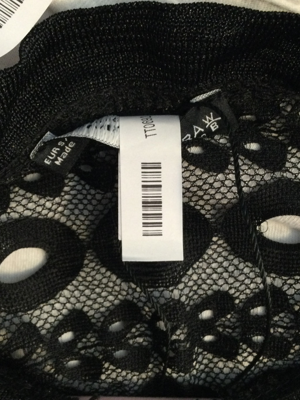 Zara size small black and tan lace top TT0692￼