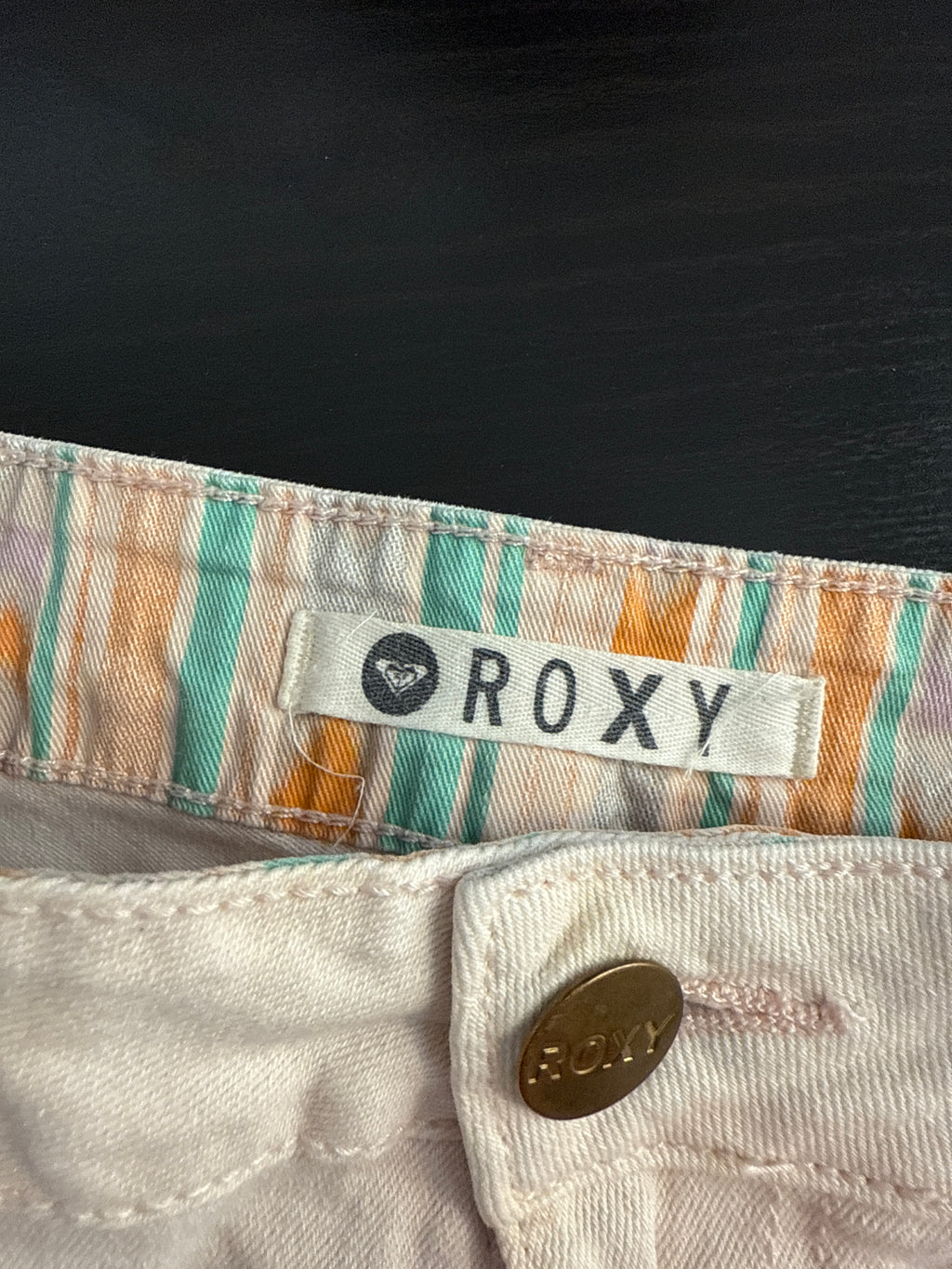 ROXT SHORTS Y2K SIZE 2 BT0183