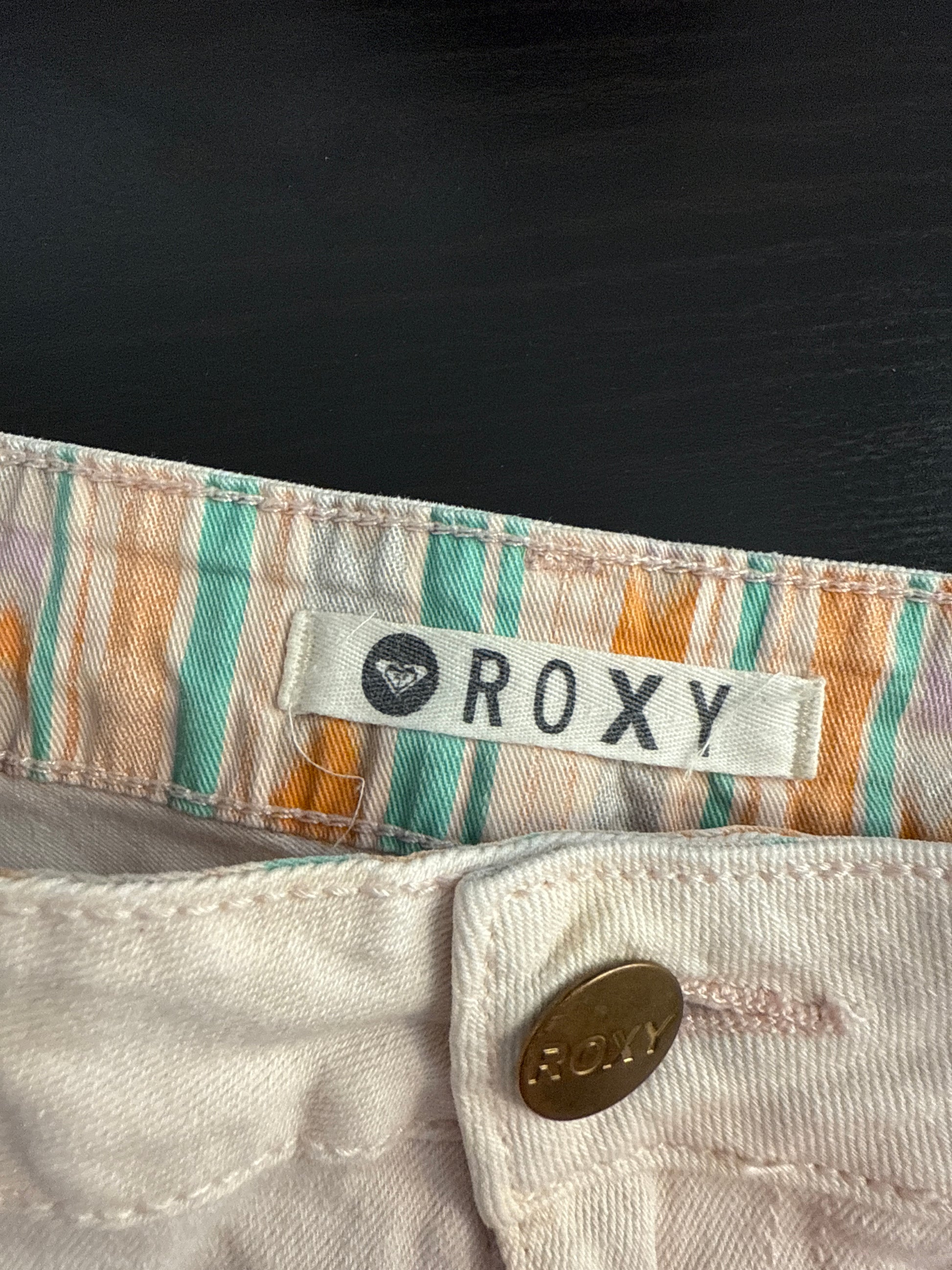 ROXT SHORTS Y2K SIZE 2 BT0183