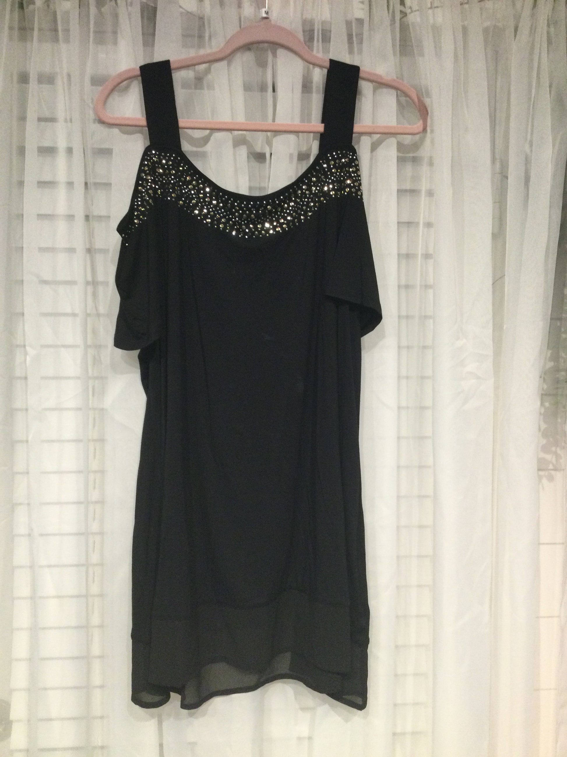 Belldini Size 2X black with silver studs top TT0984￼