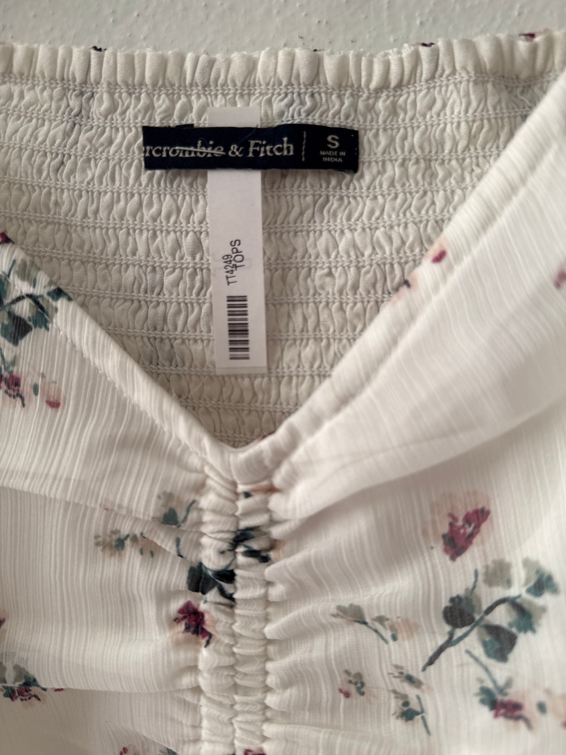 Abercrombie and Fitch size small top floral TT4249