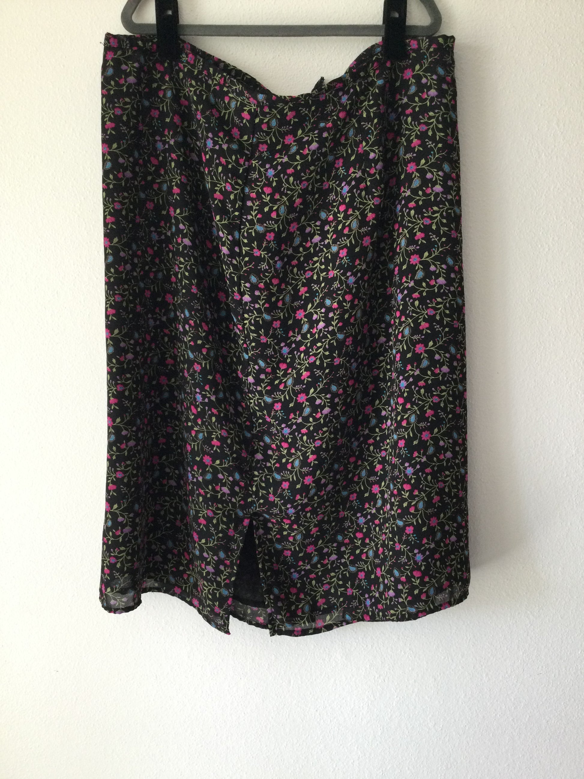 KATHIE LU FLORAL SKIRT SIZE 14