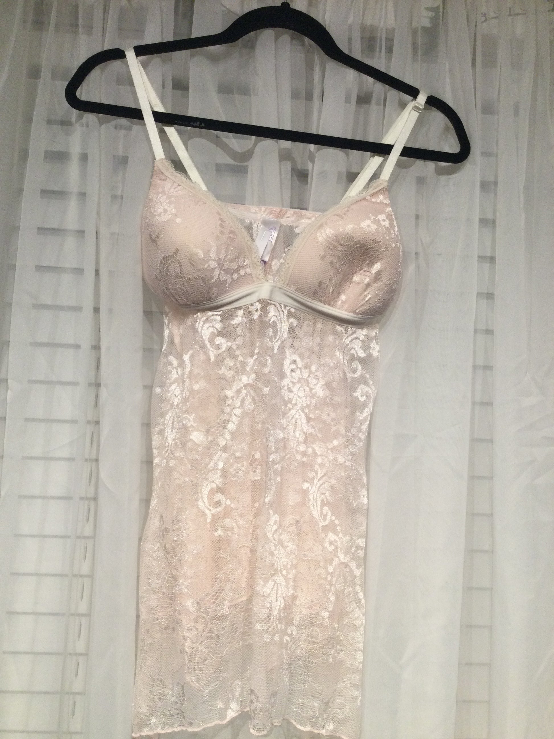 Secret treasures size small white lace top TT0443￼