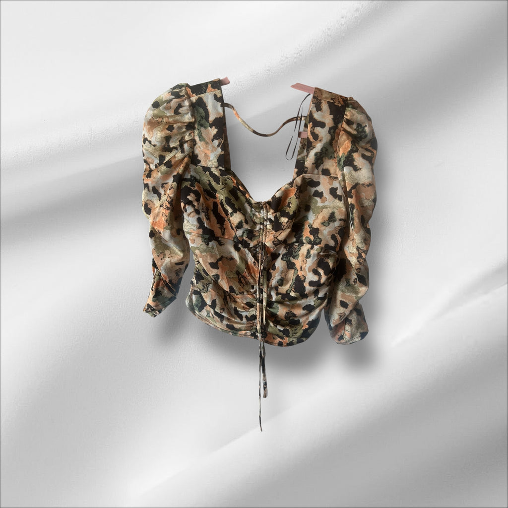 MILK AND HONEY SIZE MEDIUM MULTICOLOR ANIMAL PRINT RUCHED PUFF-SLEEVE CROP TOP TT0613