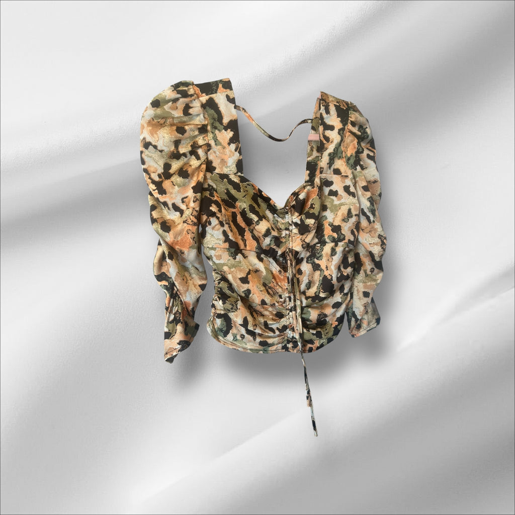 MILK AND HONEY SIZE MEDIUM MULTICOLOR ANIMAL PRINT RUCHED PUFF-SLEEVE CROP TOP TT0613