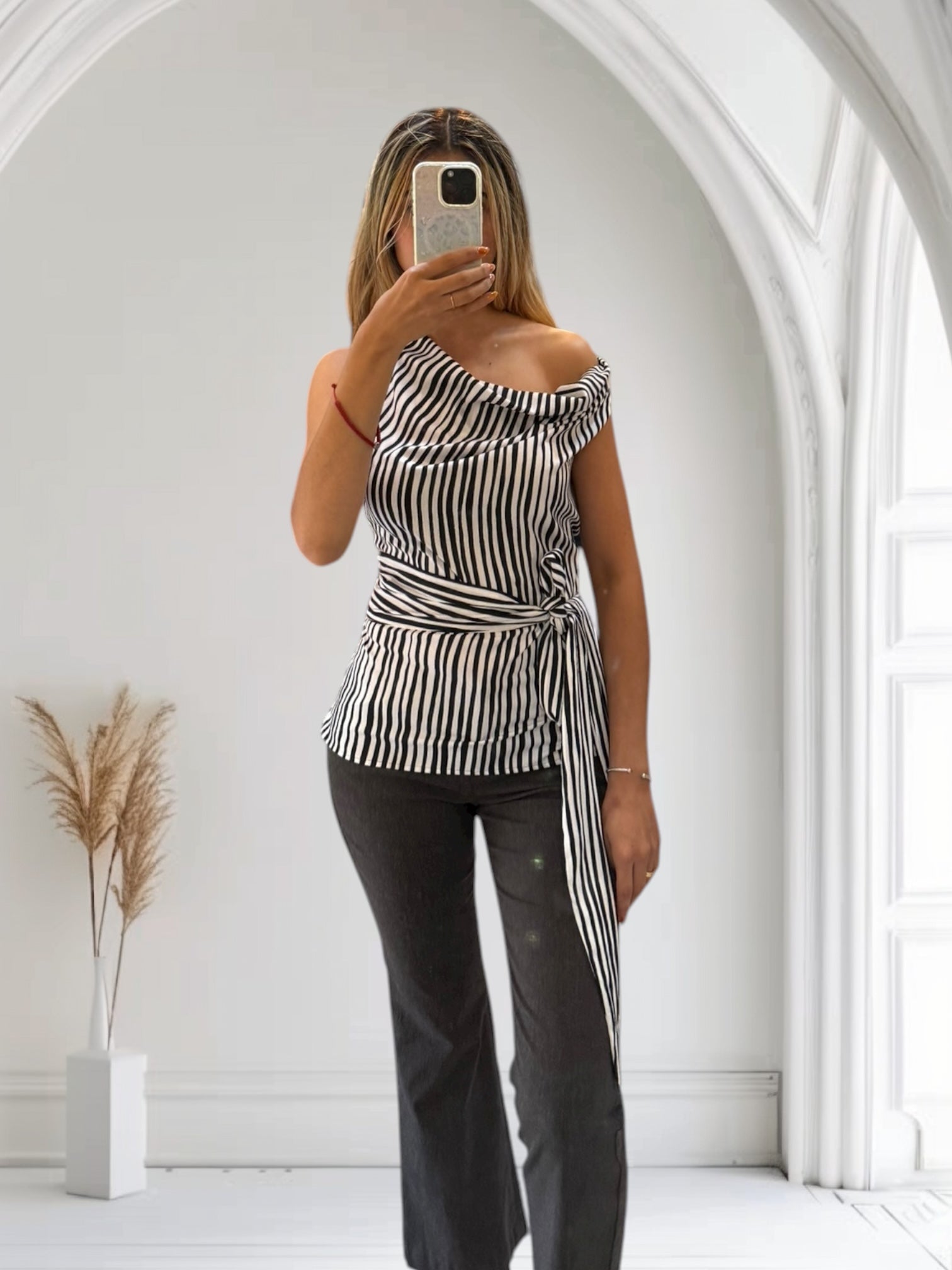 ANN TAYLO BLACK AND WHITE WRAPPED OFF THE SHOULDER TOP